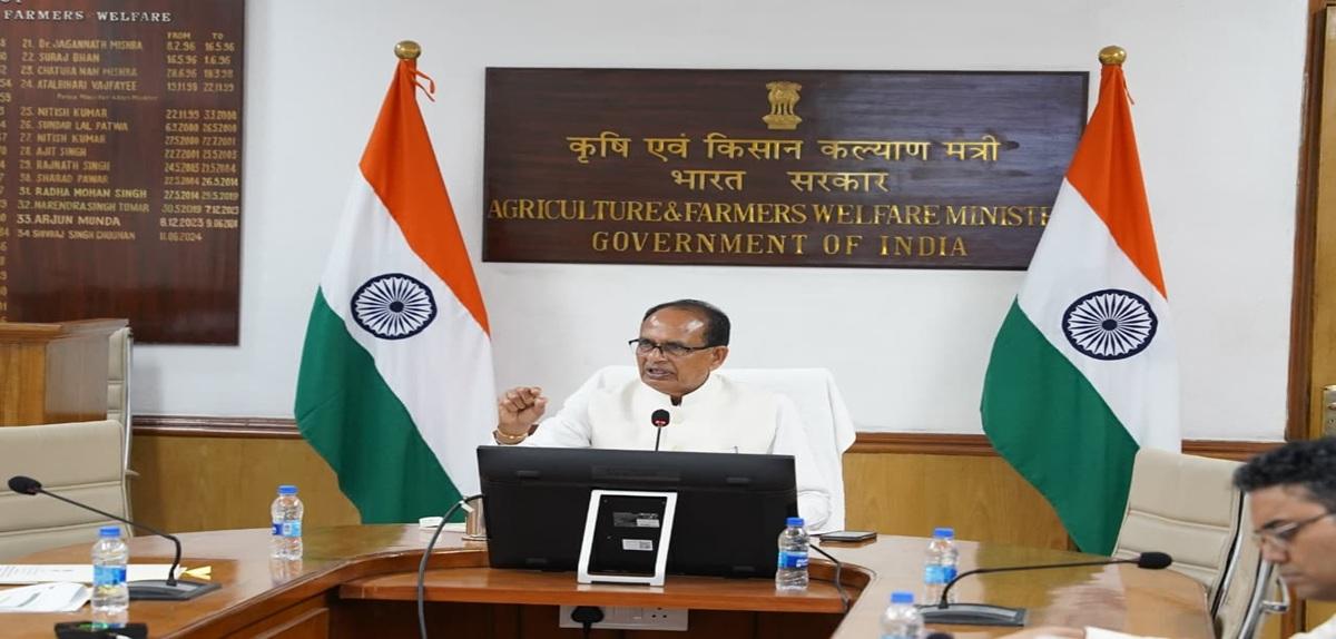 Shri Shivraj Singh Chouhan reviews the progress of the Prime Minister's Dhan-Dhanya Agriculture Scheme