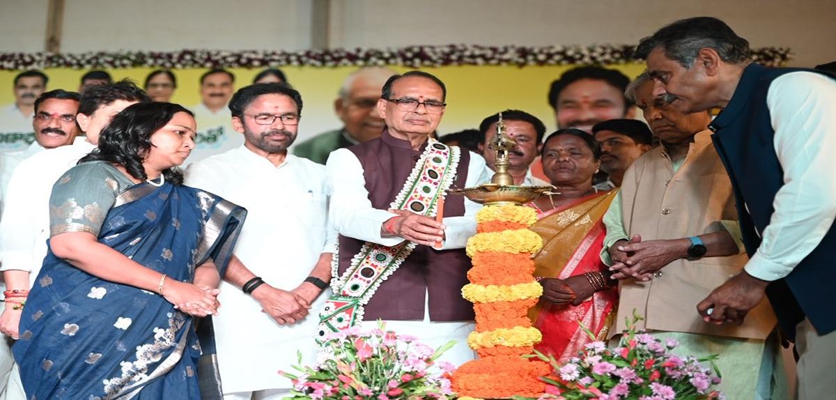 Shri Shivraj Singh Chouhan addressed the regional agricultural conference of southern states in Hyderabad, emphasizing farmers' income and agricultural development.